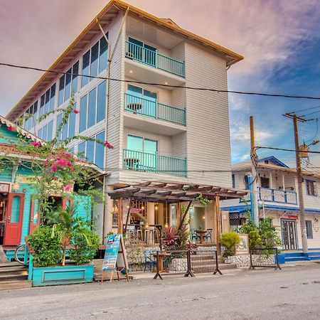 Azul Bocas Town Hotel Exterior photo